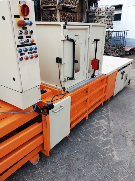 Hsm AK 10/900 Horizontal-Ballenpresse – RESALE