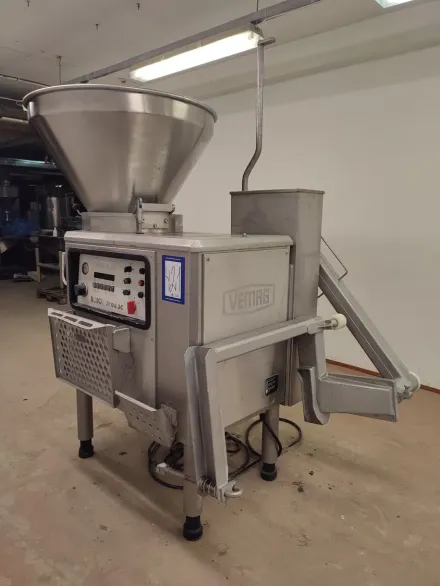 Vemag vacuum filling machine with lifter for 200 l – RESALE