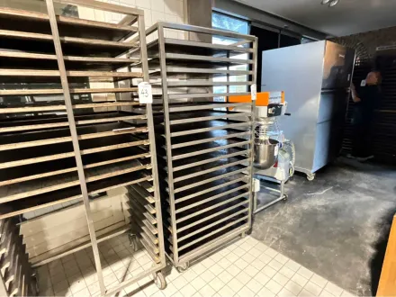 Regaal-Bäckerei-Tellerwagen – RESALE