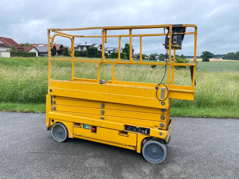 Haulotte Compact 10 N Scheren-Arbeitsbühnen