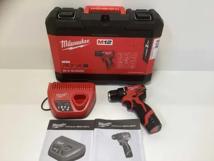Milwaukee M12 BLDDRC-202C Akkuschrauber 12V 2,0Ah im Gehäuse – RESALE