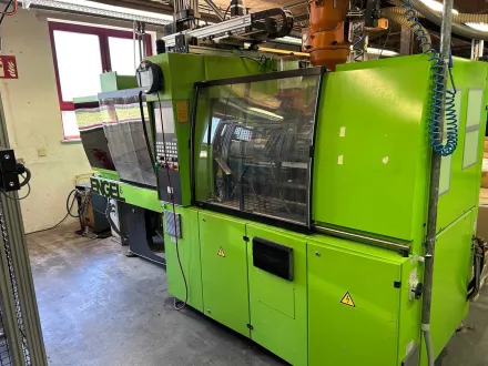 ENGEL Victory 330/80 Tech – holmlose Spritzgießmaschine inkl. 3-Achs-Handling und Förderband – RESALE