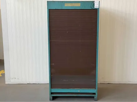 Werkzeugschrank mit Werkzeugen – RESALE