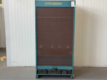 Werkzeugschrank mit Werkzeugen – RESALE
