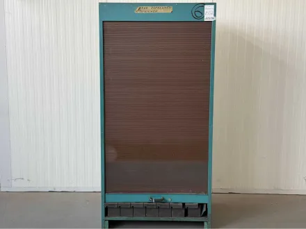 Werkzeugschrank mit Werkzeugen – RESALE