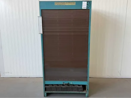 Werkzeugschrank mit Werkzeugen – RESALE