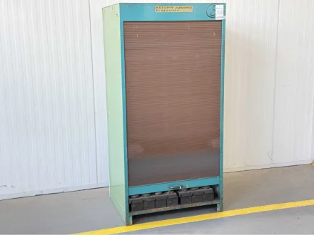 Werkzeugschrank mit Werkzeugen – RESALE
