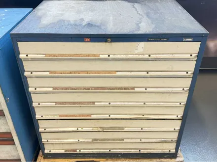 Schubladenschrank mit Inhalt – RESALE