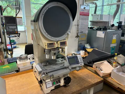 NIKON - V-12B - Profilprojektor – RESALE