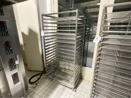 Regalwagen der Everbake Regaal Bäckerei – RESALE