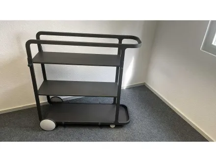 steelcase - Rollwagen / Regalwagen mit 3 Ebenen und Ablageschale - Rollwagen / Regalwagen mit 3 Eben – RESALE