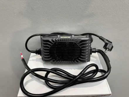 2026 TCE 24V 30A 150-400Ah Hochfrequenz Hubwagen Ameise Huchhubwagen Ladegerät charger IP66 Extreme – RESALE