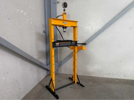 JCB 12-Tonnen-Garagenpresse – RESALE