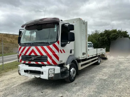 Volvo FL 240 Lkw 2007 mit Plattform, Materialbehälter und 2 hydraulischen Rampen – RESALE