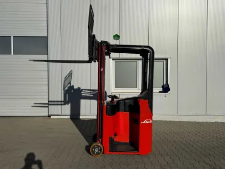 24/2023 Linde E10 3. Ventil Seitenschieber Stehstapler wendiger Elektrostapler Gabelstapler 5.909 St – RESALE
