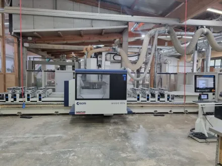 Scm Accord 40 FX mit Werkzeugen CNC-Bearbeitungszentrum Fenster u. Türen – RESALE