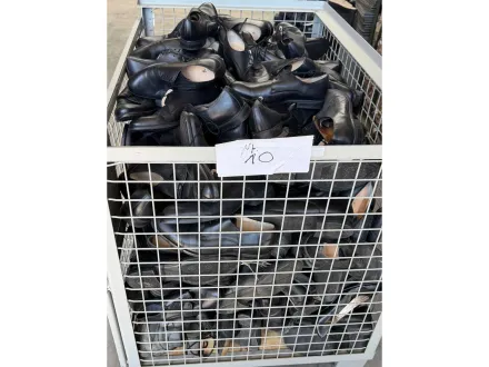 Großer Mischposten Schuhe aus Bundeswehr-/Militärbestände – RESALE
