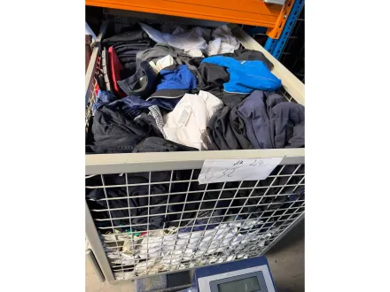 4 Gitterboxen mit Bundeswehr-/Militärbekleidung – RESALE