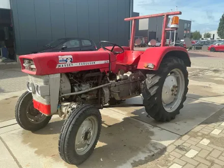 Massey Ferguson 130 Zweiradantrieb-Traktor – RESALE