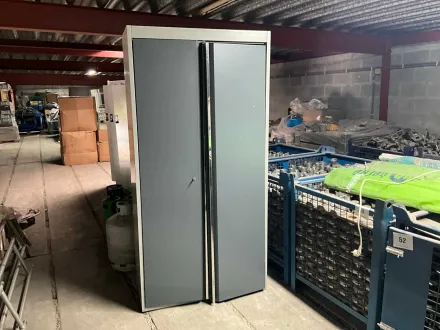 Aktenschränke und Schließfachschränke (4x) – RESALE