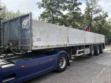 2000 Pacton T3-003 Sattelauflieger mit Hiab 130R-Kran – RESALE