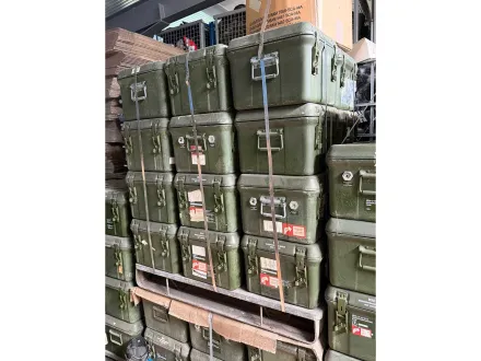 Bundeswehr GFK Transportkiste Maße außen: ca. 41 × 41 × 30,5 cm Maße innen: ca. 35 × 35 × 28 cm (24x – RESALE