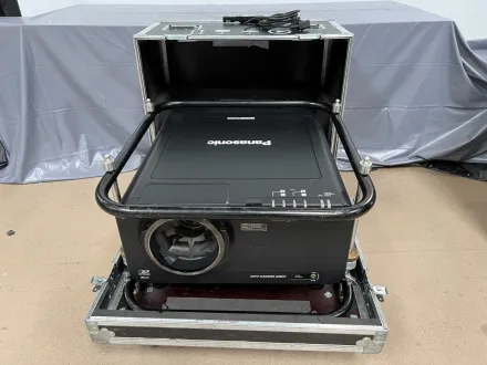 PANASONIC - PT DW10000E - Projektor – RESALE