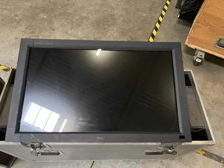 NEC - MULTISYNC LCD 3210 - LCD-Bildschirm mit Flightcase auf den Rädern – RESALE