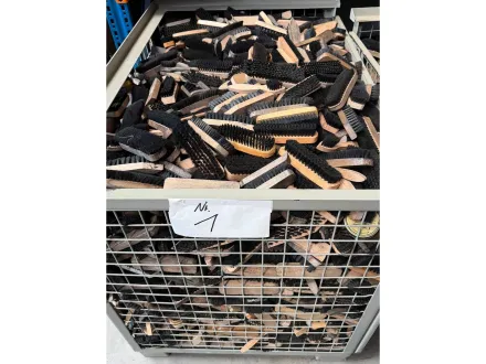 Großer Posten original Bundeswehr Schuhbürsten – RESALE