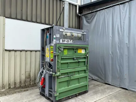 2002 Dixi 30S Abfallballen / Kartonballenpresser Vertikalballenpresser – RESALE