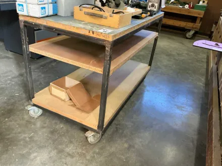 Mobile Arbeitstische (2x) – RESALE
