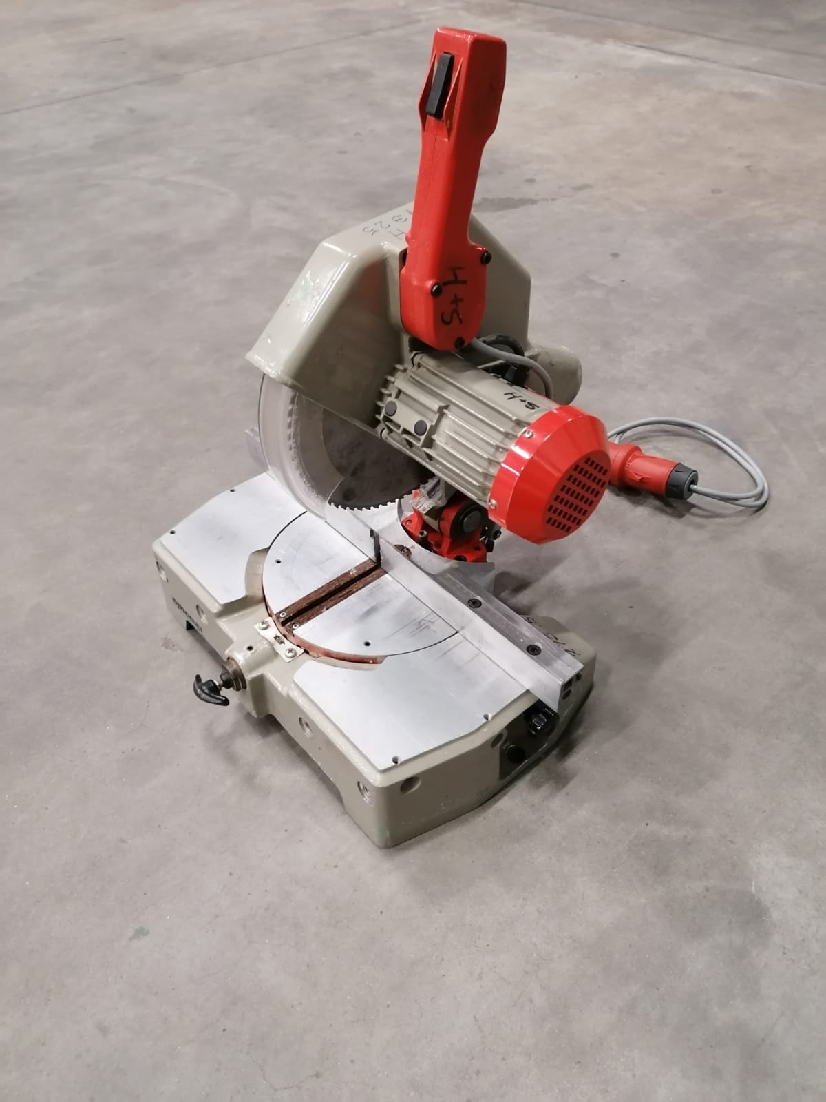OMGA T55 300 Kappsägen