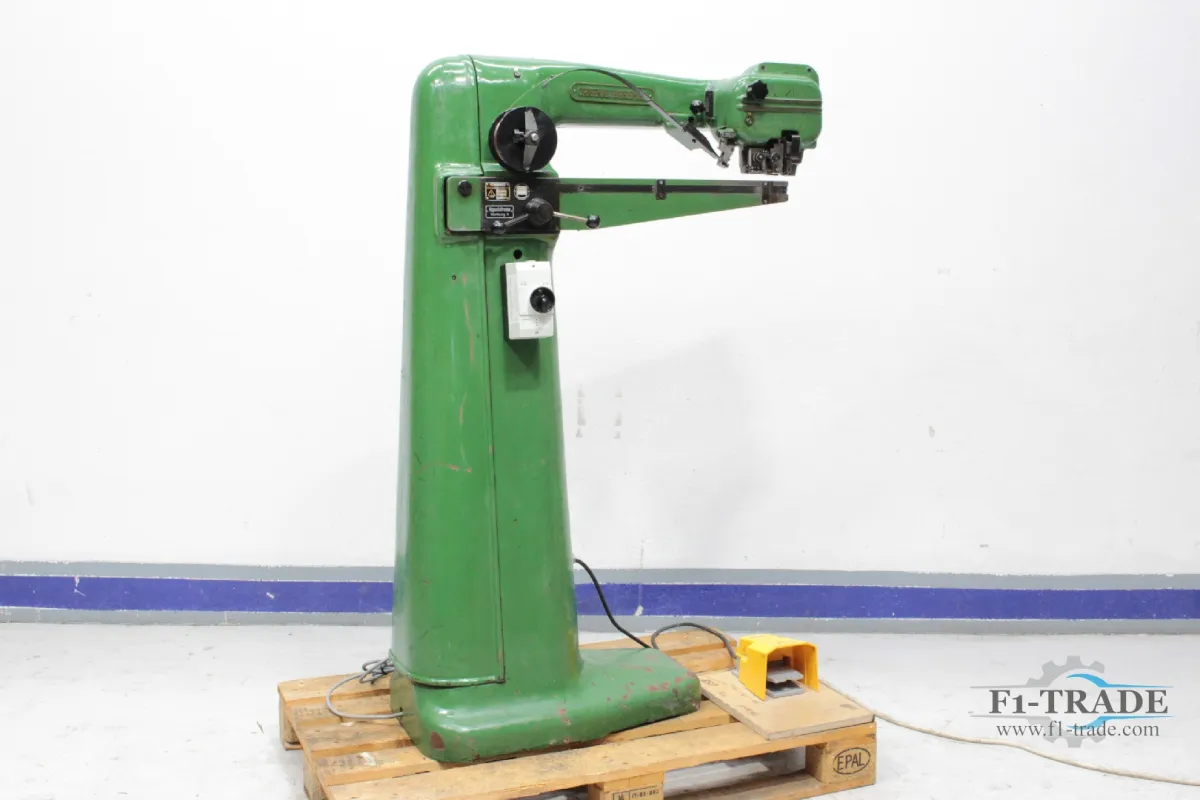 Polygraph 781/1L50 FR Langarm-Drahtheftmaschine / Long arm Wire Stitchin