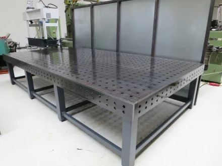 WMT P-4000 X 2000 Schweißtisch / Lochtisch – RESALE