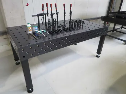 WMT 2000X1000NITRI PRO Schweißtisch / Lochtisch – RESALE