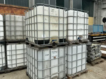 Kunststofftanks (4x) – RESALE