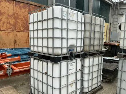Kunststofftanks (4x) – RESALE