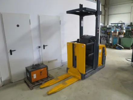 JUNGHEINRICH EKS 110 Kommissionier-Stapler – RESALE