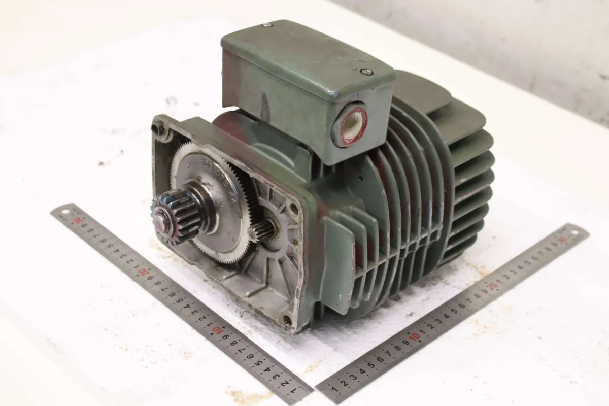 Mannesmann Demag 13/6 PF 8/2 Getriebemotor 0,07/0,27 kW 680/2900 U/min U/min