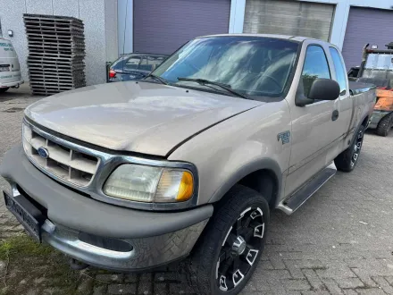 Ford F-150 4x4 SuperCab (Doppelkabine) V8 – RESALE
