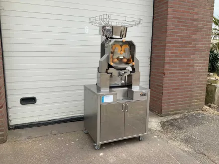 2019 Zumex Speed S+ plus orangefarbene Pressmaschine – RESALE