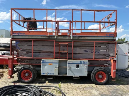 Skyjack SJ 9250 RT Diesel-Scherenarbeitsbühne (Rough Terrain 4x4) – RESALE