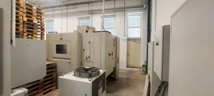 Bridgeport XR 1000 Vertikales Bearbeitungszentrum – RESALE