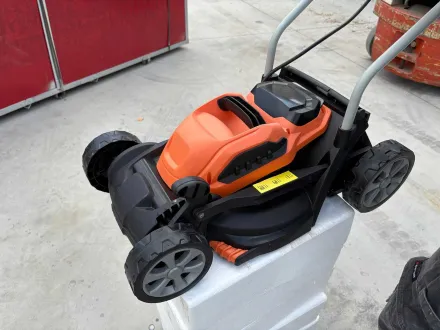 Yard Force LM G32 Akku-Rasenmäher – 3 Stück Neu – RESALE