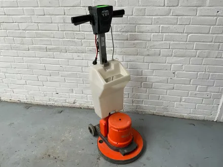 Numatic HFM1515 Einscheibenmaschine – RESALE