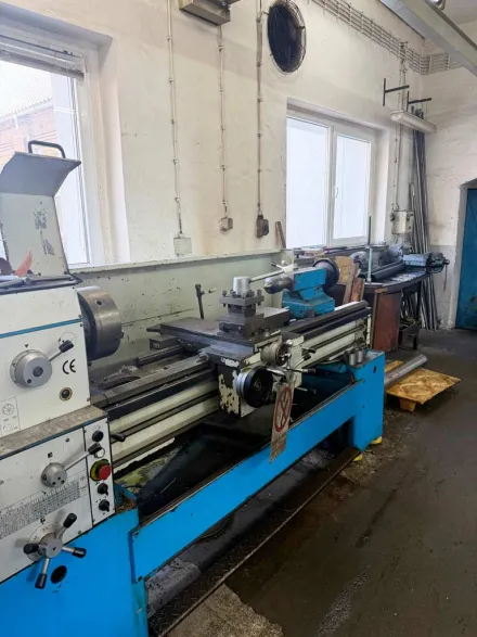 Knuth Compass 200/1500 Leit- und Zugspindeldrehmaschine – RESALE