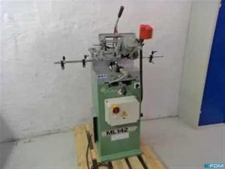 Pertici UNIVER ML142 Fräsmaschine - Vertikal – RESALE