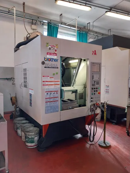 Brother TC R2A Vertikal-Bearbeitungszentrum – RESALE