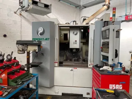 Perfect Jet mcv m8 Vertikal-Bearbeitungszentrum – RESALE