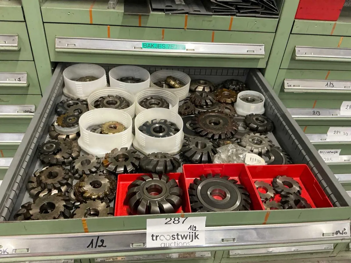 Kestag und Orion große Chargen verschiedener Cutter